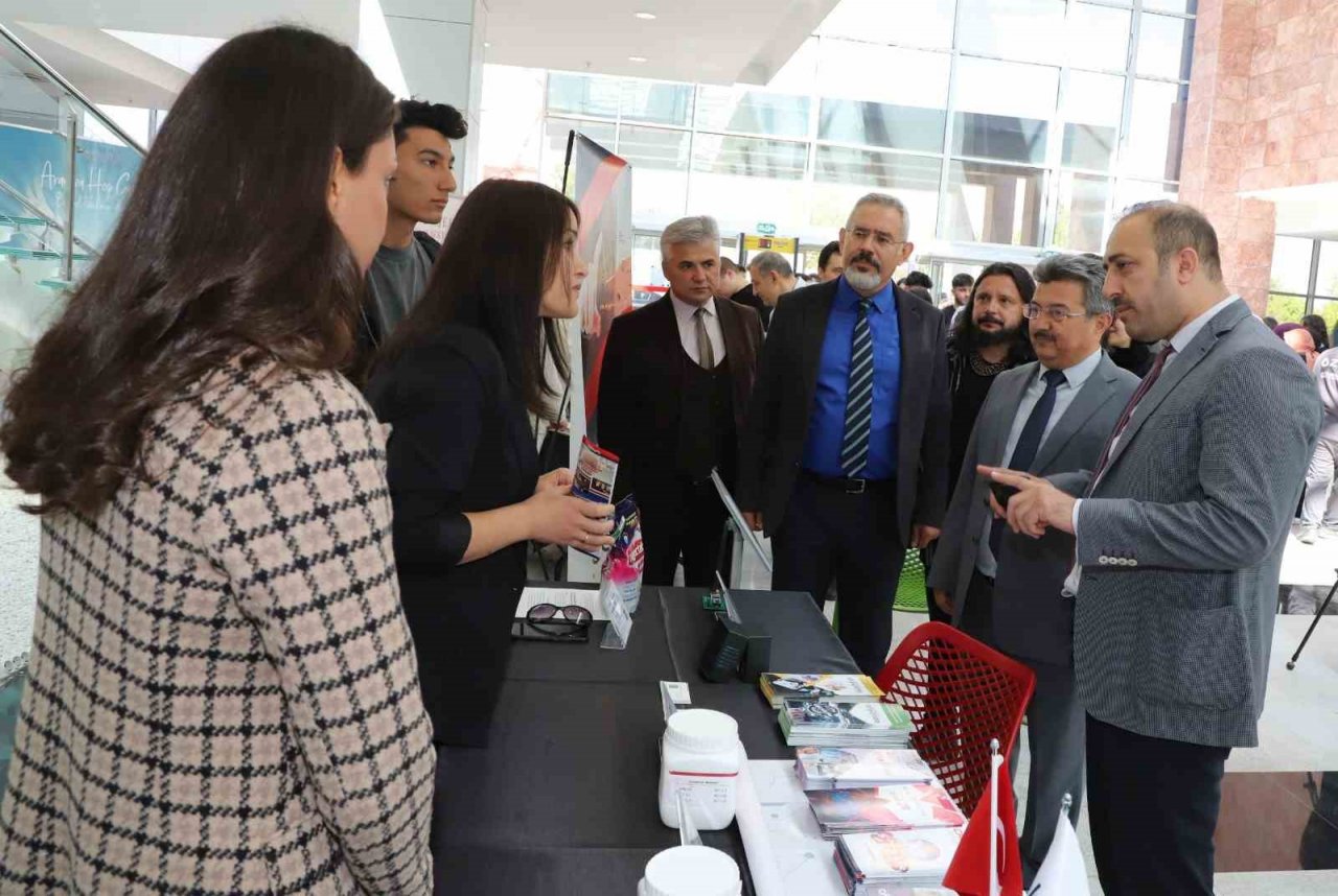 Üniversite Tanıtım ve Tercih Fuarı’na yoğun ilgi