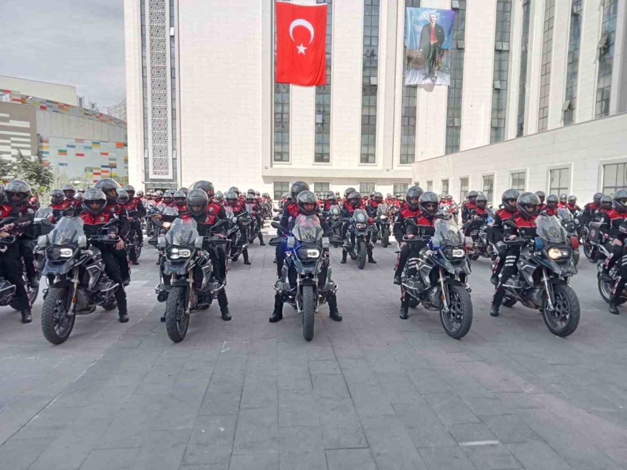 Yunus polisler, seremoniyle görev yerlerine gönderildi