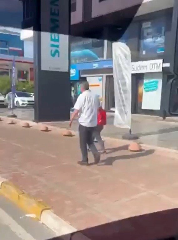 Yolcularla tartışan otobüs şoförü isyan etti, yolcu dolu otobüsü park edip işi bıraktı