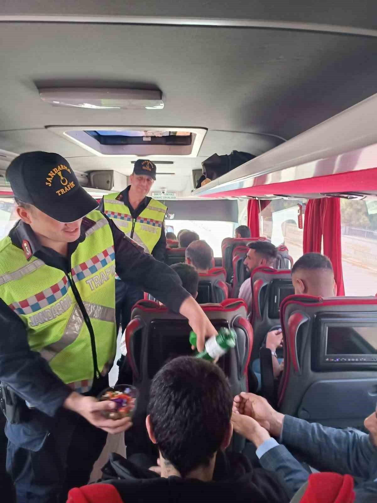 Aydın’da jandarma ekipleri vatandaşları bilgilendirmeye devam ediyor