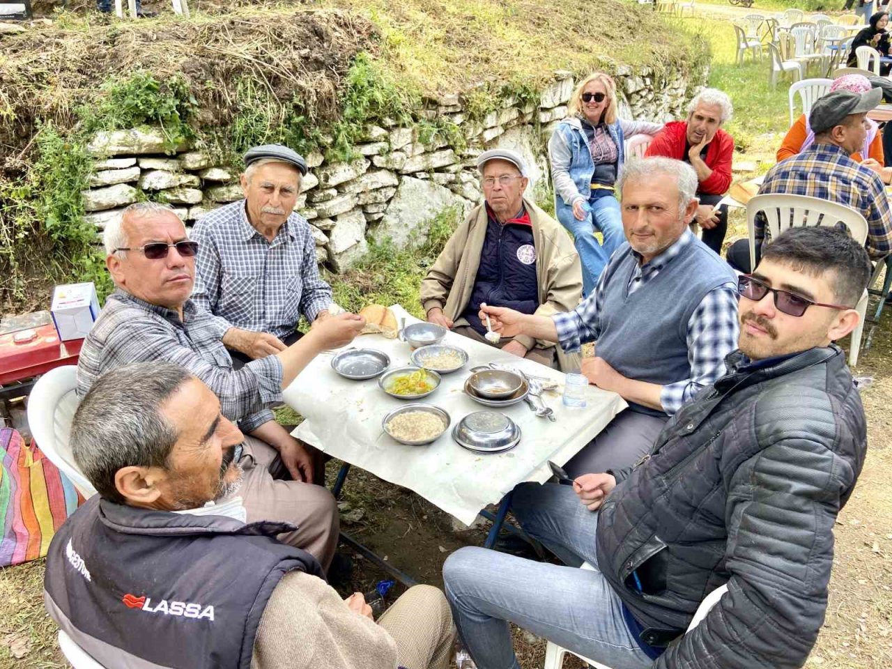 Kuyucak’ta ’Karapınar Dede Hayrı’ geniş katılımla gerçekleştirildi