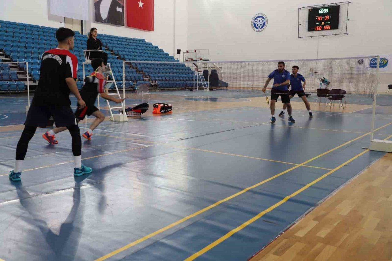 Badminton Süper Lig müsabakaları açılış programıyla başladı