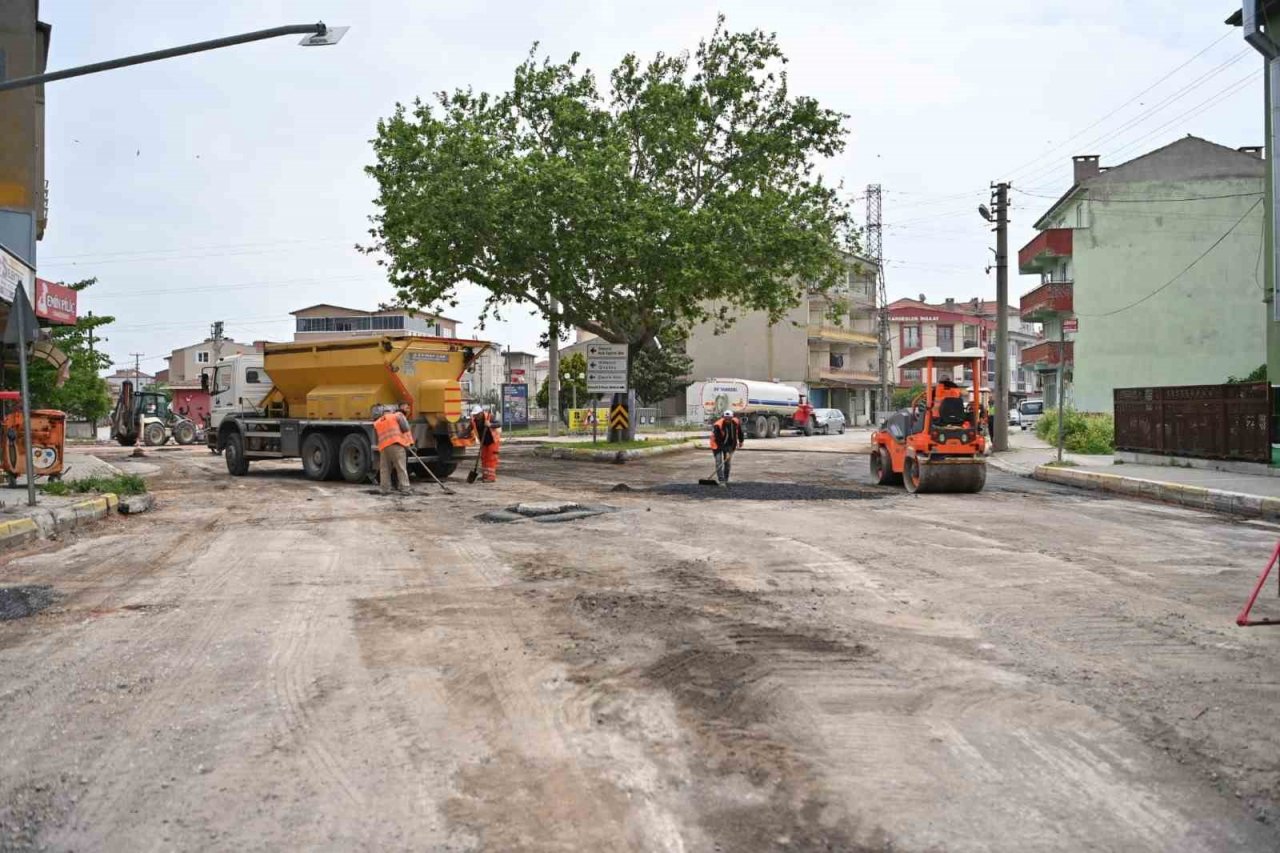 Balıkesir Büyükşehrin asfalt çalışmaları tam gaz