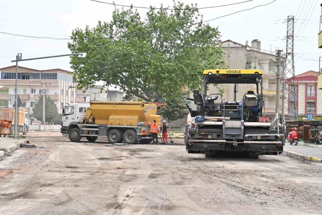 Balıkesir Büyükşehrin asfalt çalışmaları tam gaz