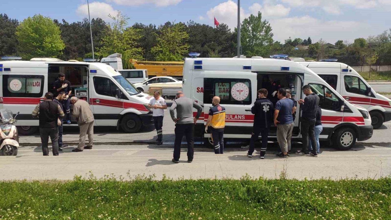 Başakşehir’de 2 hafriyat kamyonu çarpıştı, 3 kişi yaralandı