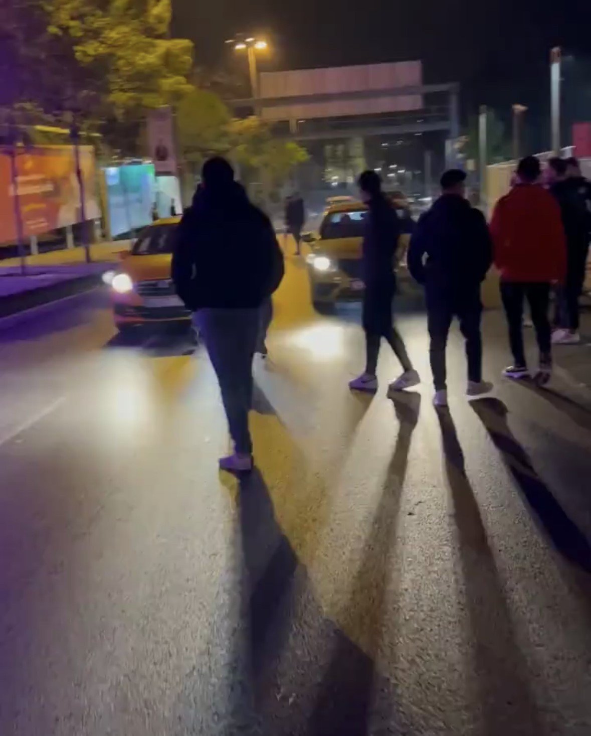 Beşiktaş’ta derbi sonrası akıl almaz olay kamerada: Forma ve atkı kontrolü yaptılar