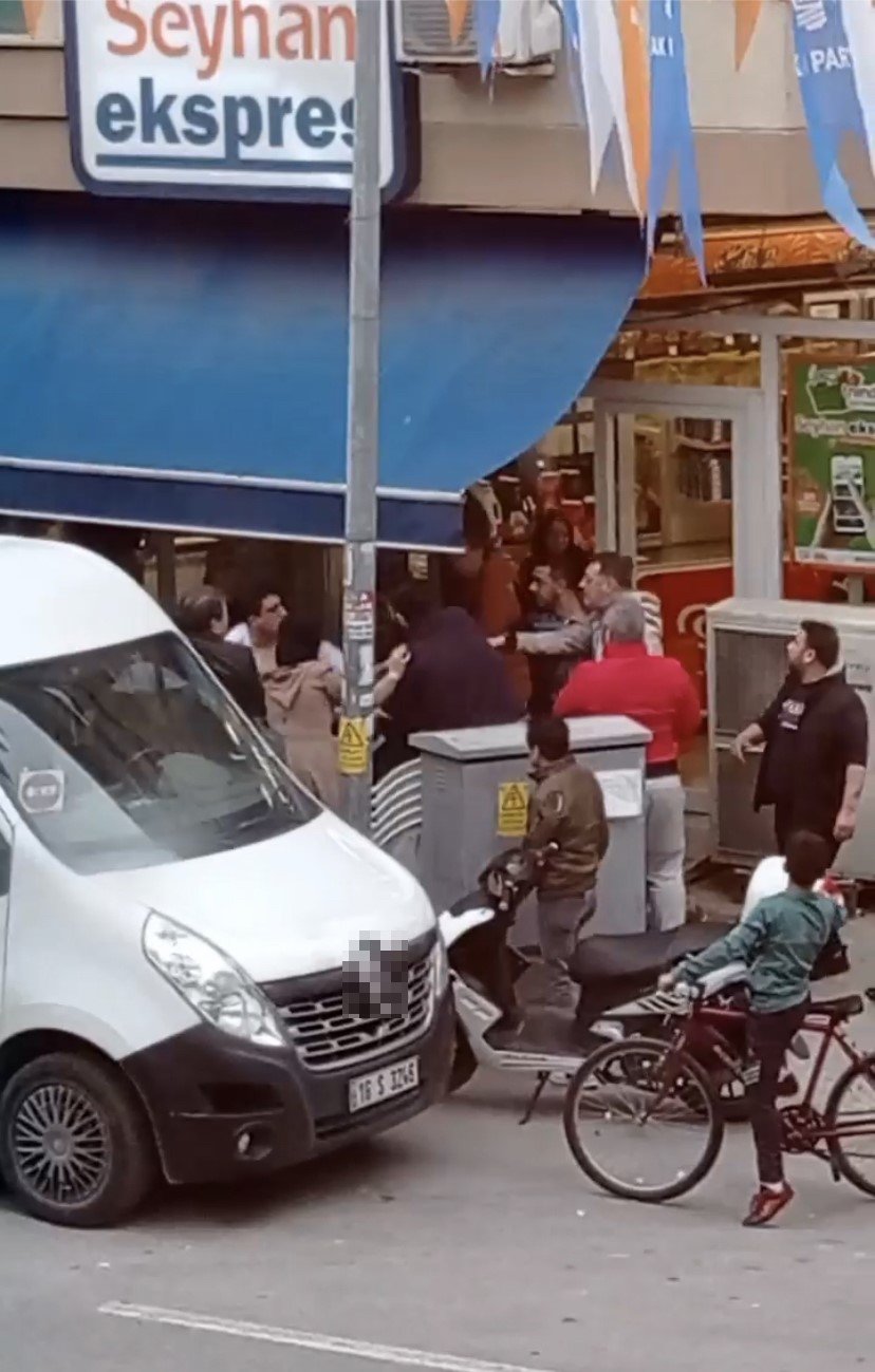 Bursa’da gençlerin kavgası kamerada