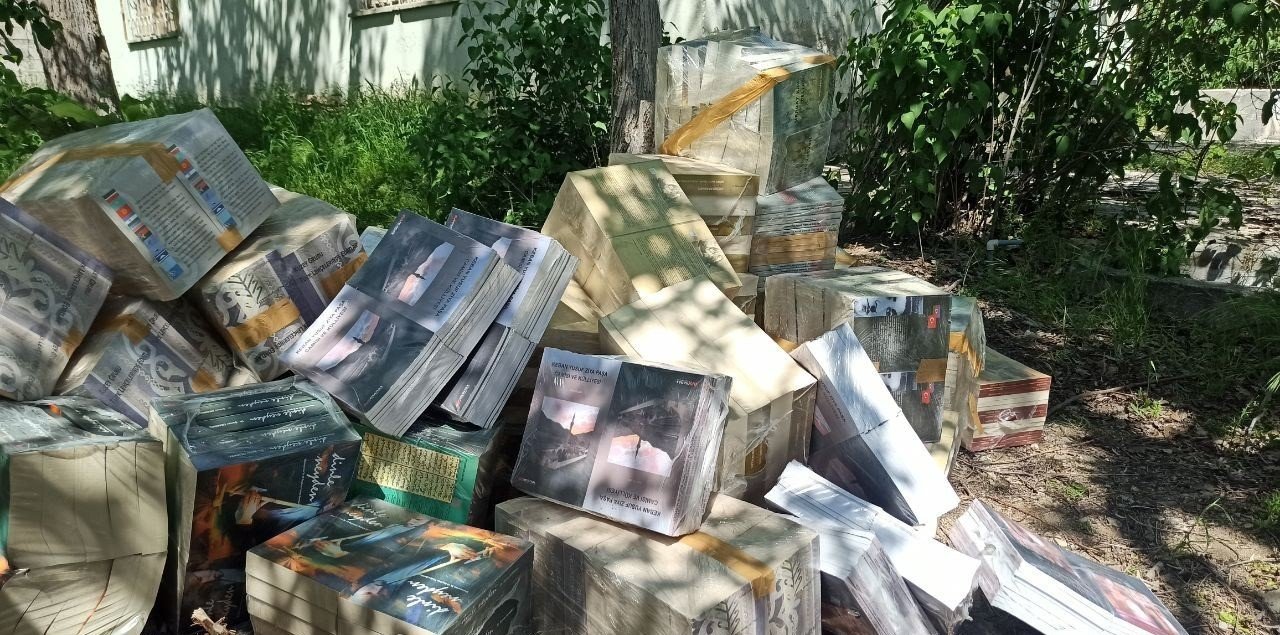 Binlerce kitabı çalarak geri dönüşüm tesisine satan şüpheliler suçüstü yakalandı