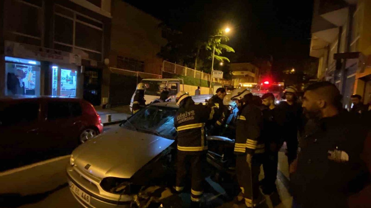 Çorlu’da sıkışmalı kaza: Sürücüyü itfaiye çıkardı