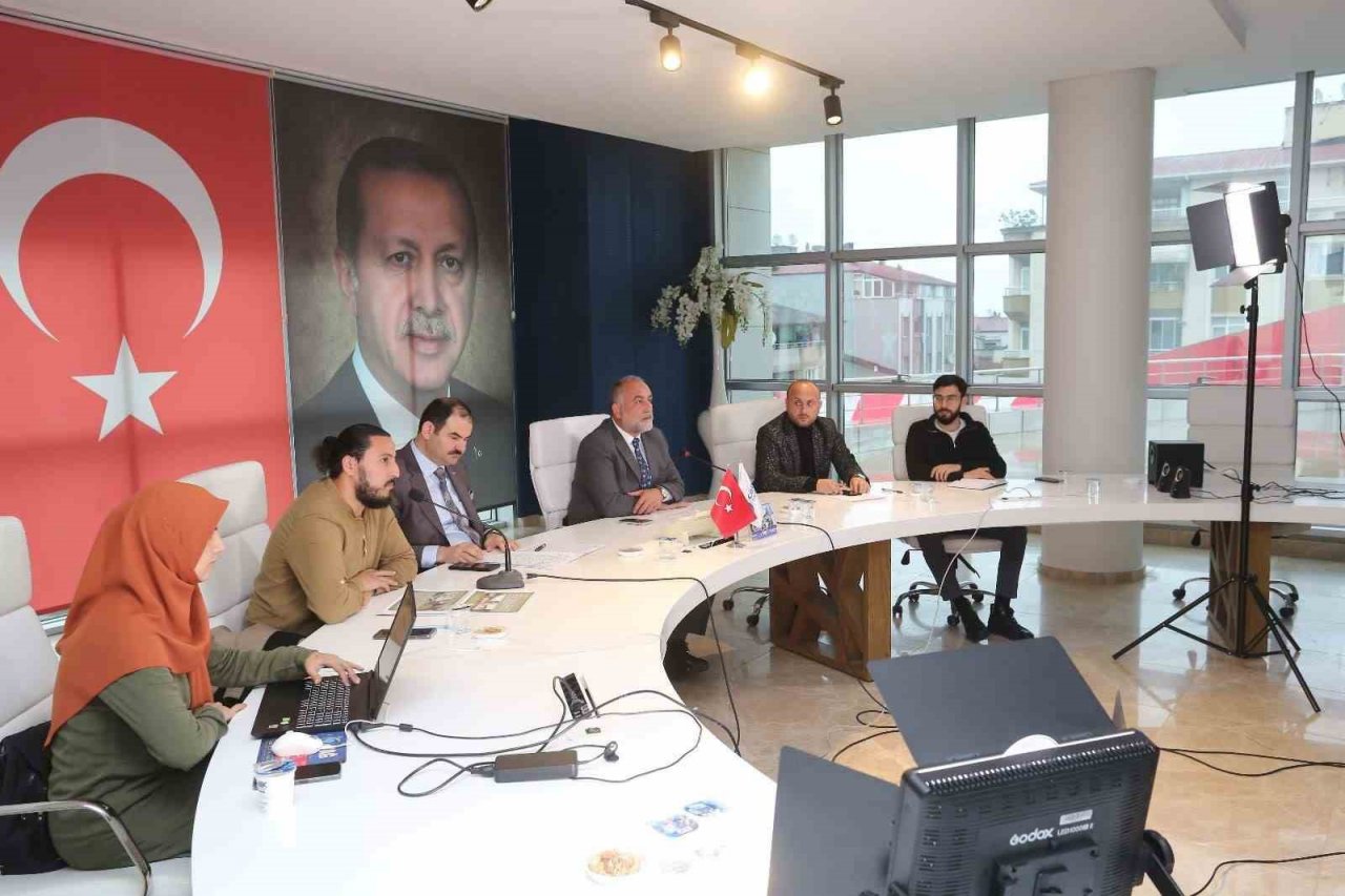 Sandıkçı: "Örnek projeler hayata geçiriyoruz"