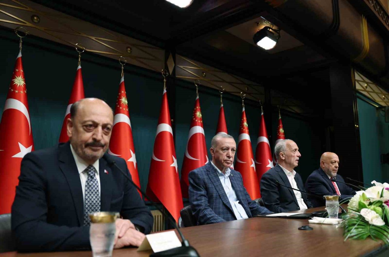 Cumhurbaşkanı Erdoğan: "En düşük kamu işçisi ücretini 15 bin liraya çıkarıyoruz"