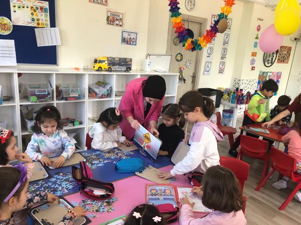 Meslek lisesi öğrencileri hayata dokunuyor