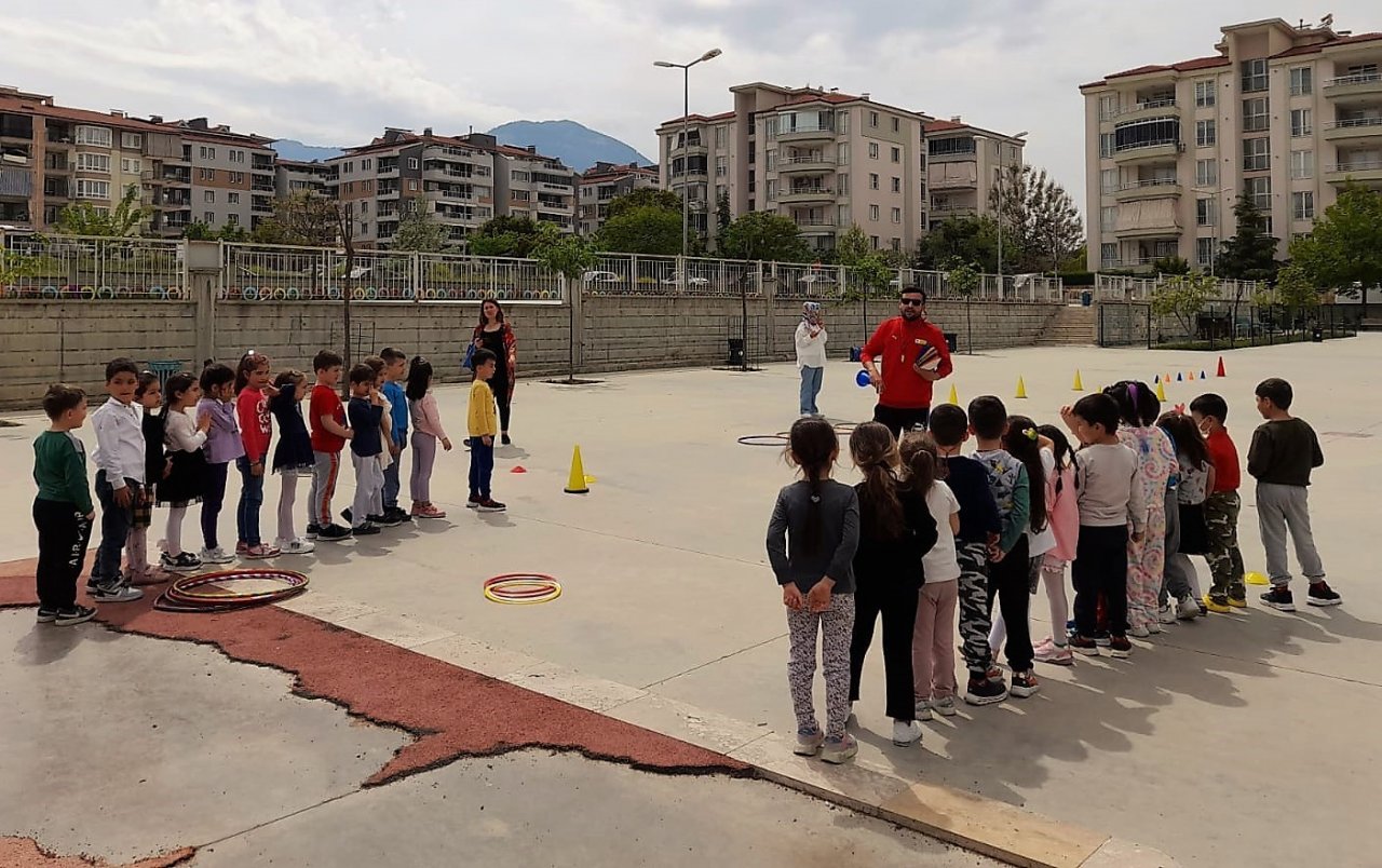 Meslek lisesi öğrencileri hayata dokunuyor