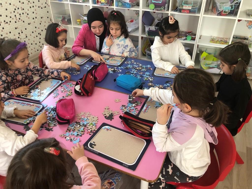 Meslek lisesi öğrencileri hayata dokunuyor