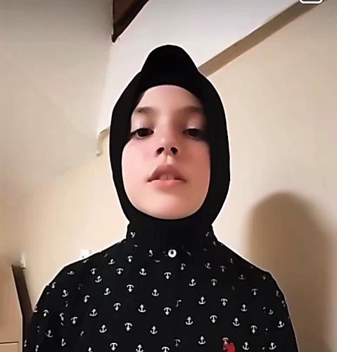 Karateci kızın kıyafeti nedeniyle turnuvadan men edilmesine tepki yağıyor