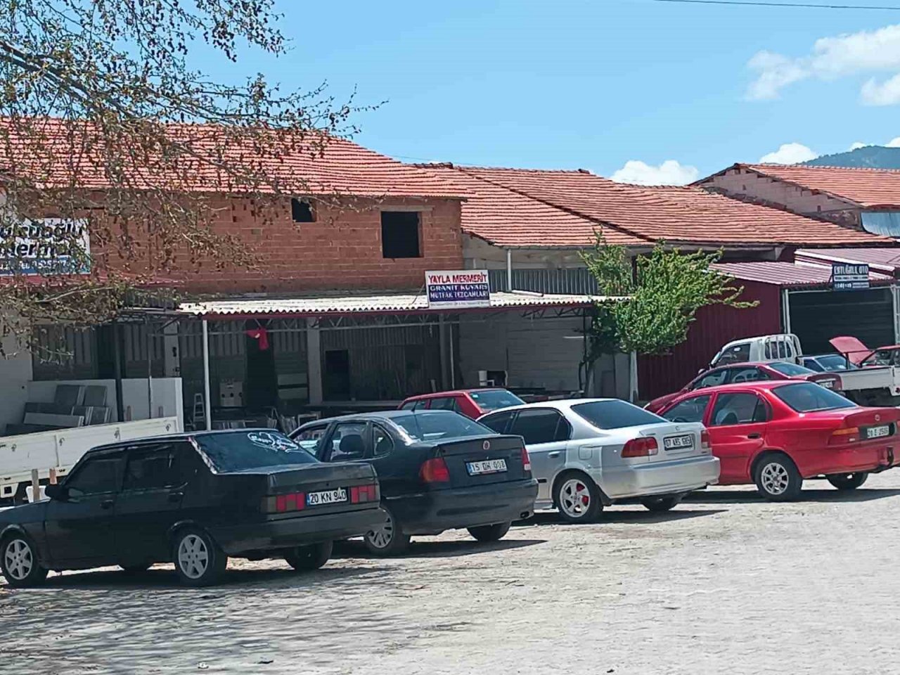 Kaporta ustalarının yoğun dolu mesaisi sürüyor