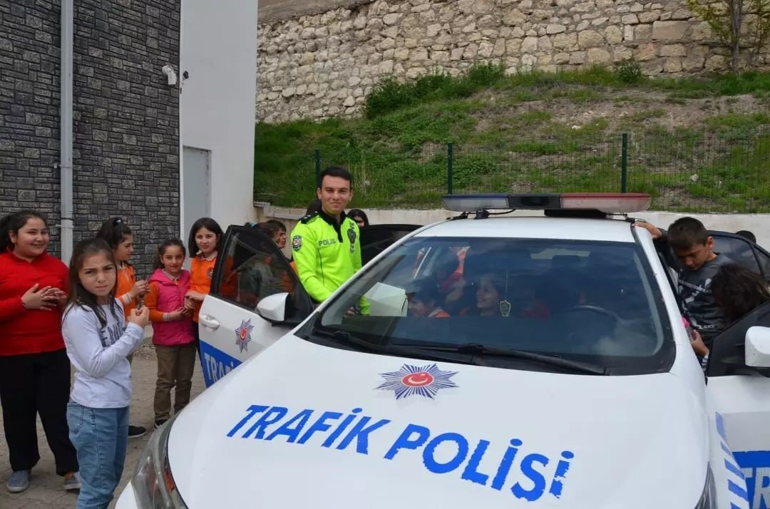 Tercan’da öğrencilere güvenli trafik eğitimi verildi