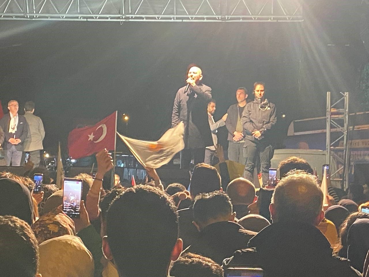 İçişleri Bakanı Süleyman Soylu, İstanbul’da seçim çalışmalarını sürdürdü