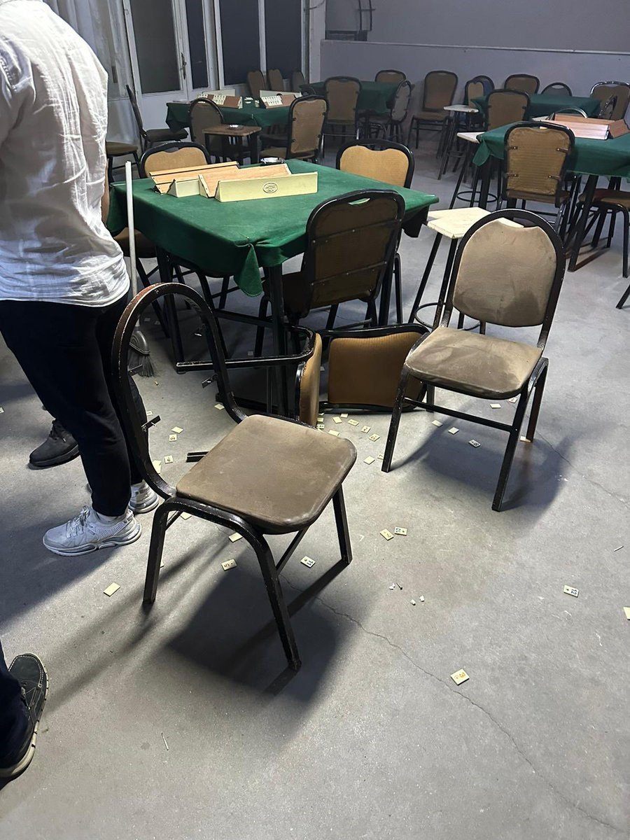 İzmir’deki taşlı-sopalı olayın ardından AK Parti ve CHP’li başkanlar sarılarak poz verdi