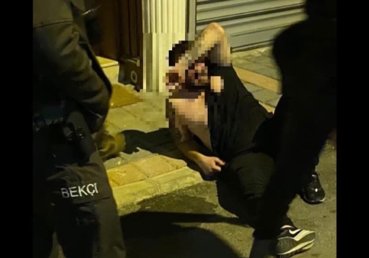 İzmir’de sokak ortasında kadına öldüresiye şiddet kamerada