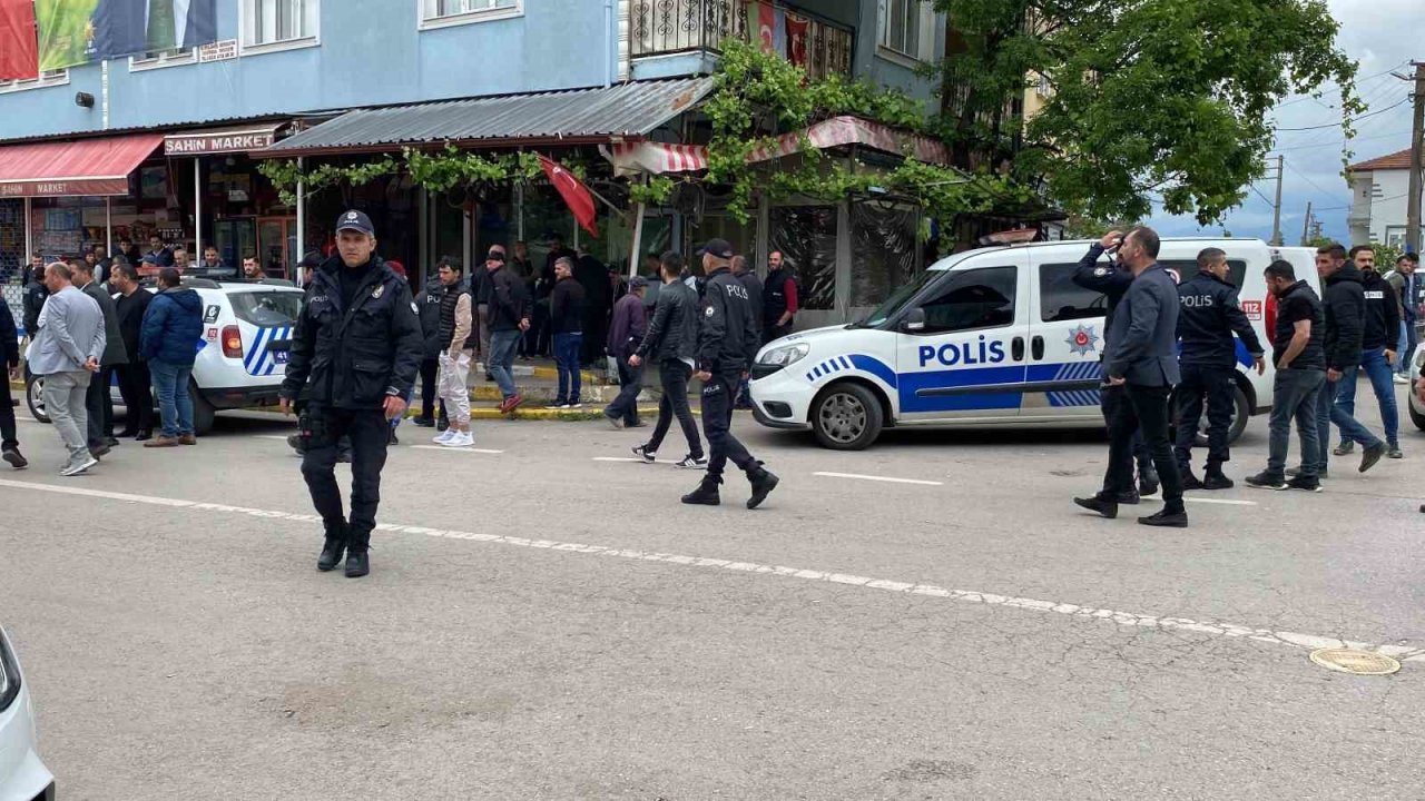 Tartışmayı tatlıya bağlamak için bir araya gelmişlerdi, bu kez kavga çıktı: 6 yaralı, 6 gözaltı
