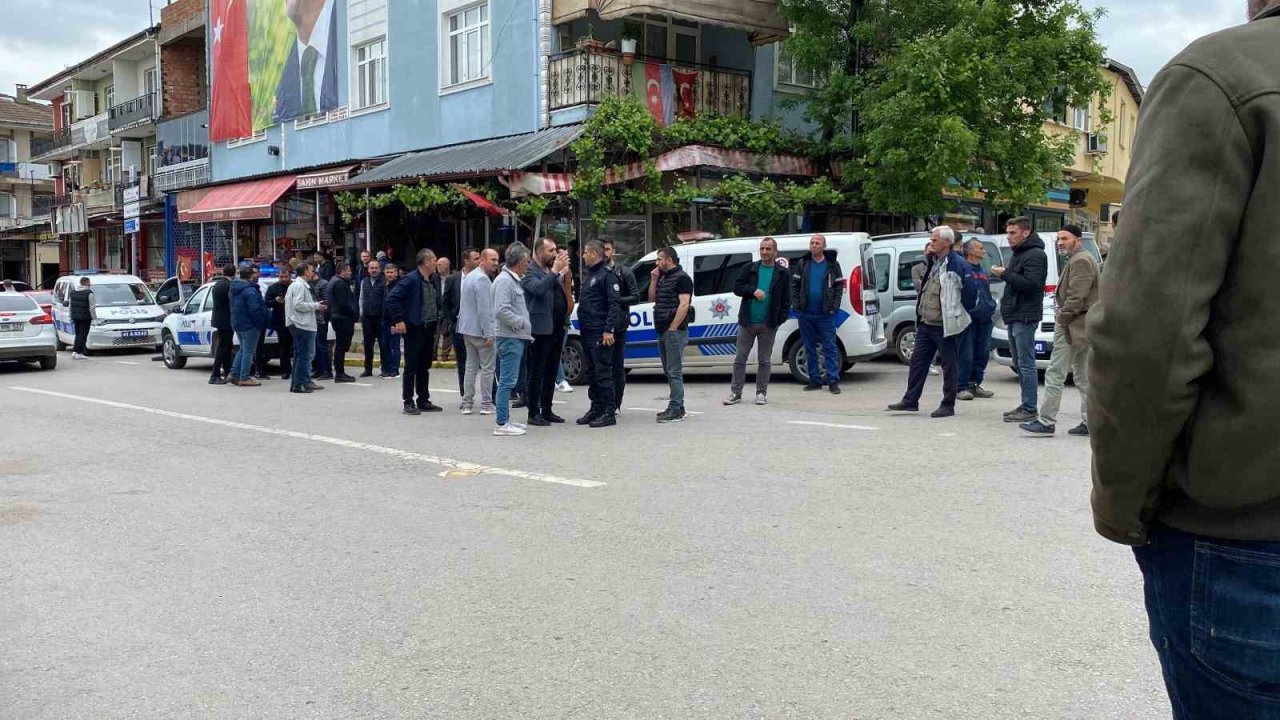 Tartışmayı tatlıya bağlamak için bir araya gelmişlerdi, bu kez kavga çıktı: 6 yaralı, 6 gözaltı