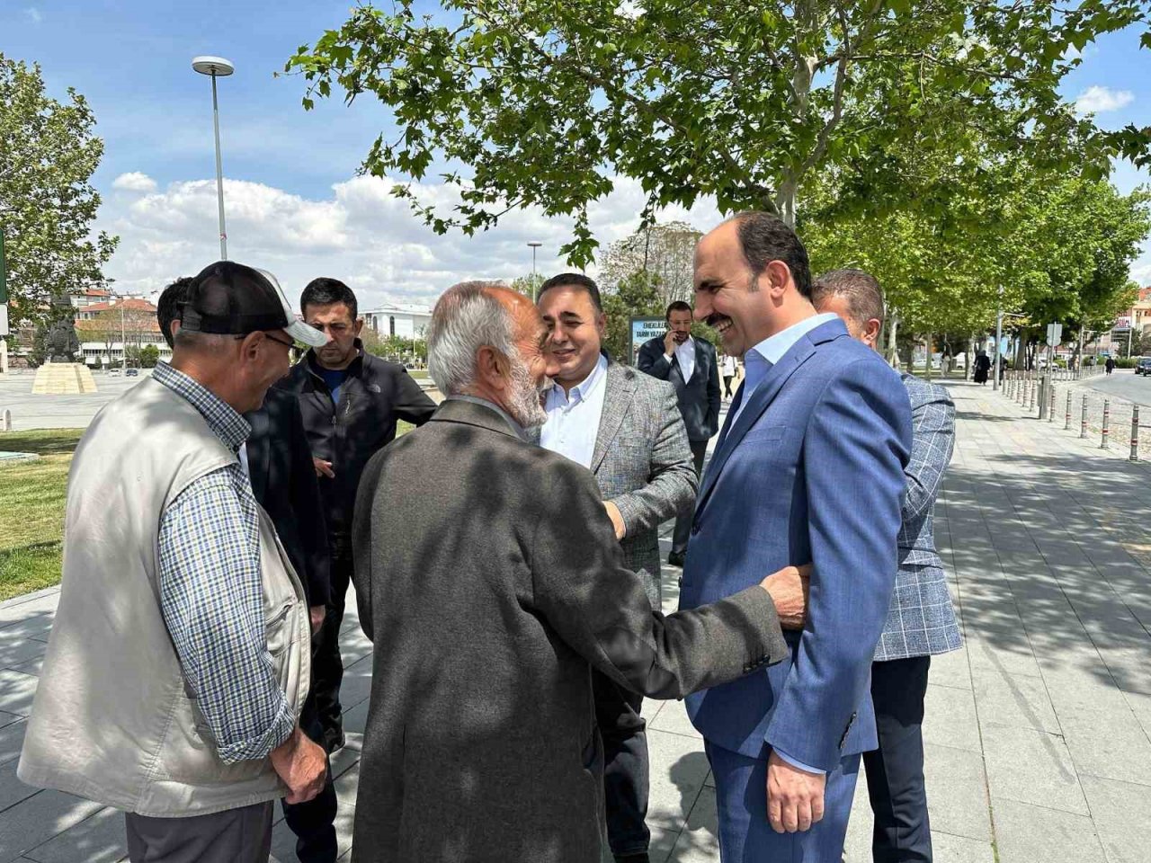 Başkan Altay esnaf ve vatandaşlarla buluştu