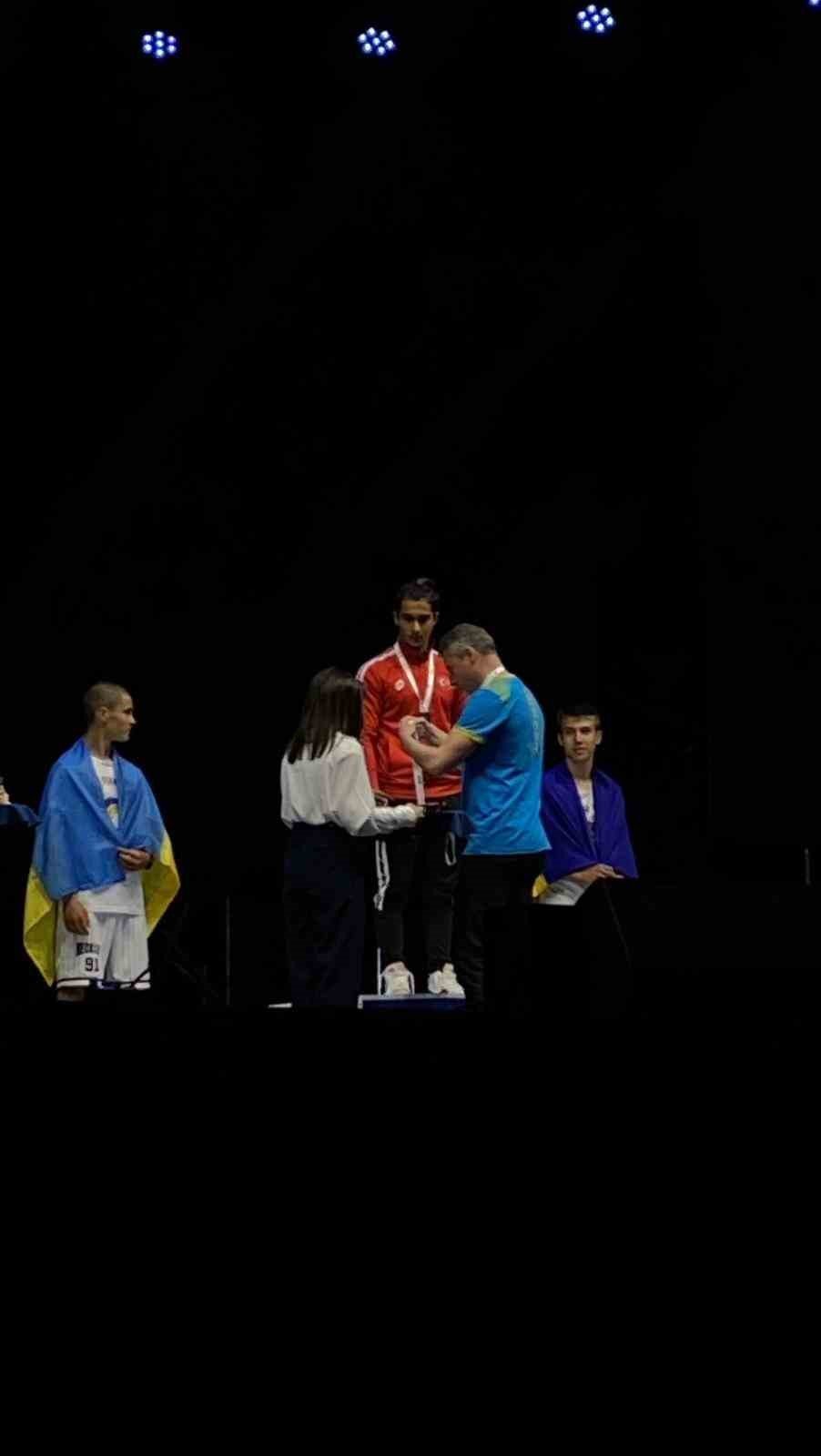 Köyceğizli kanocu Kaan Karahan Azerbaycan’dan 3 altınla döndü