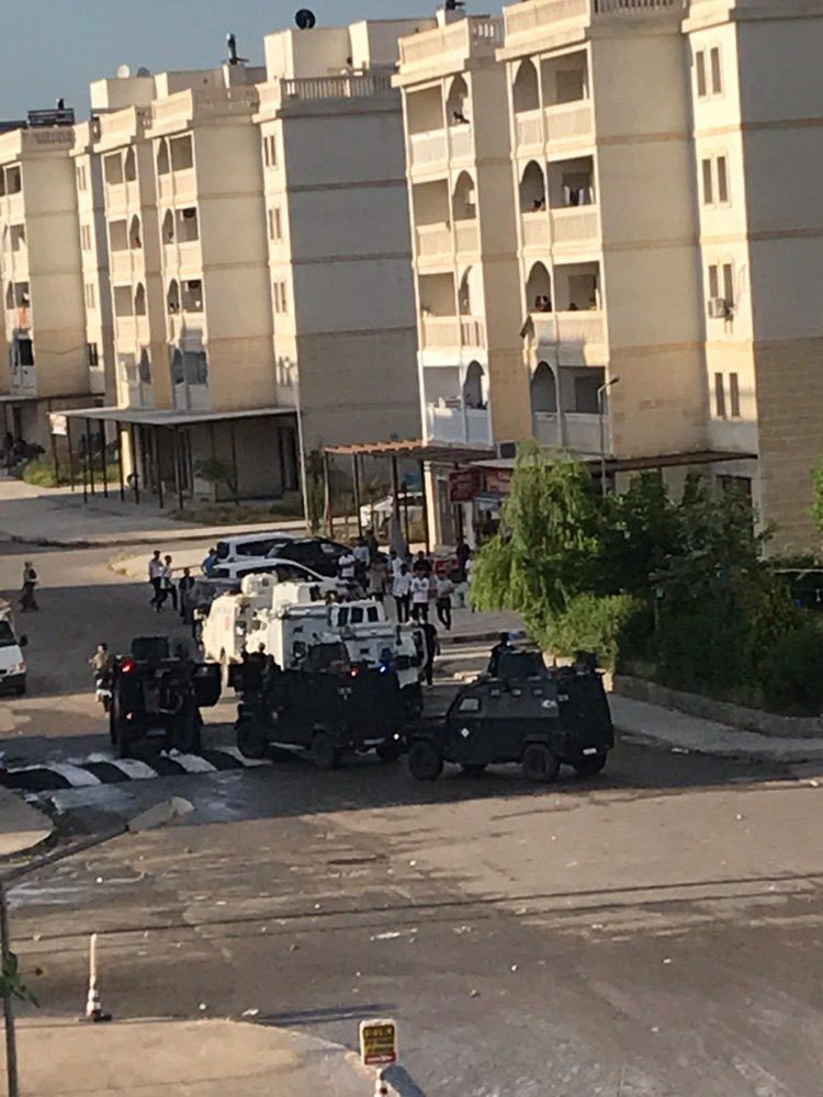Nusaybin’de Yeşil Sol Parti mitingi sonrası polise taşlı saldırı