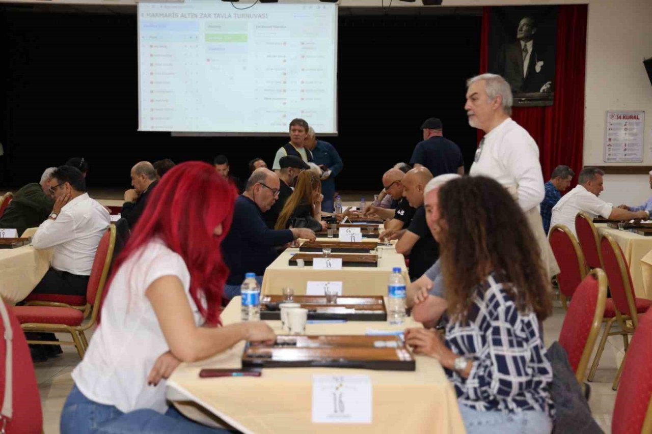 Marmaris’te zarlar depremzedeler için atıldı