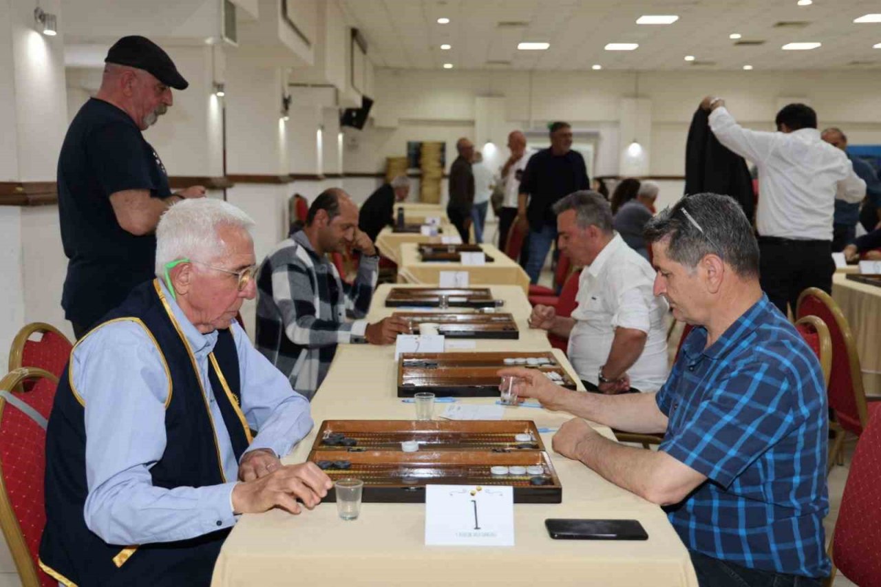 Marmaris’te zarlar depremzedeler için atıldı