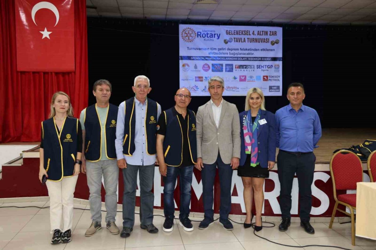 Marmaris’te zarlar depremzedeler için atıldı