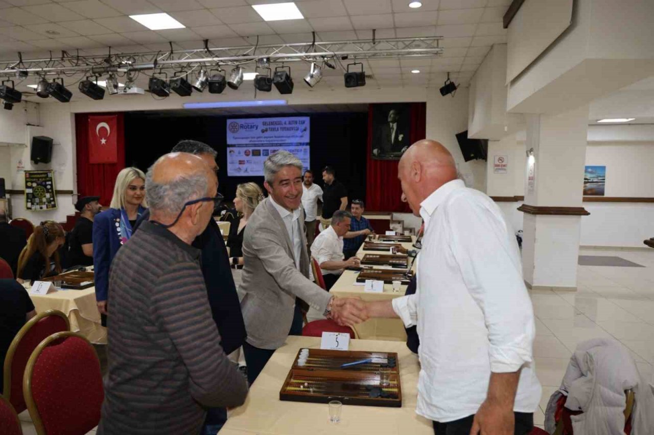 Marmaris’te zarlar depremzedeler için atıldı