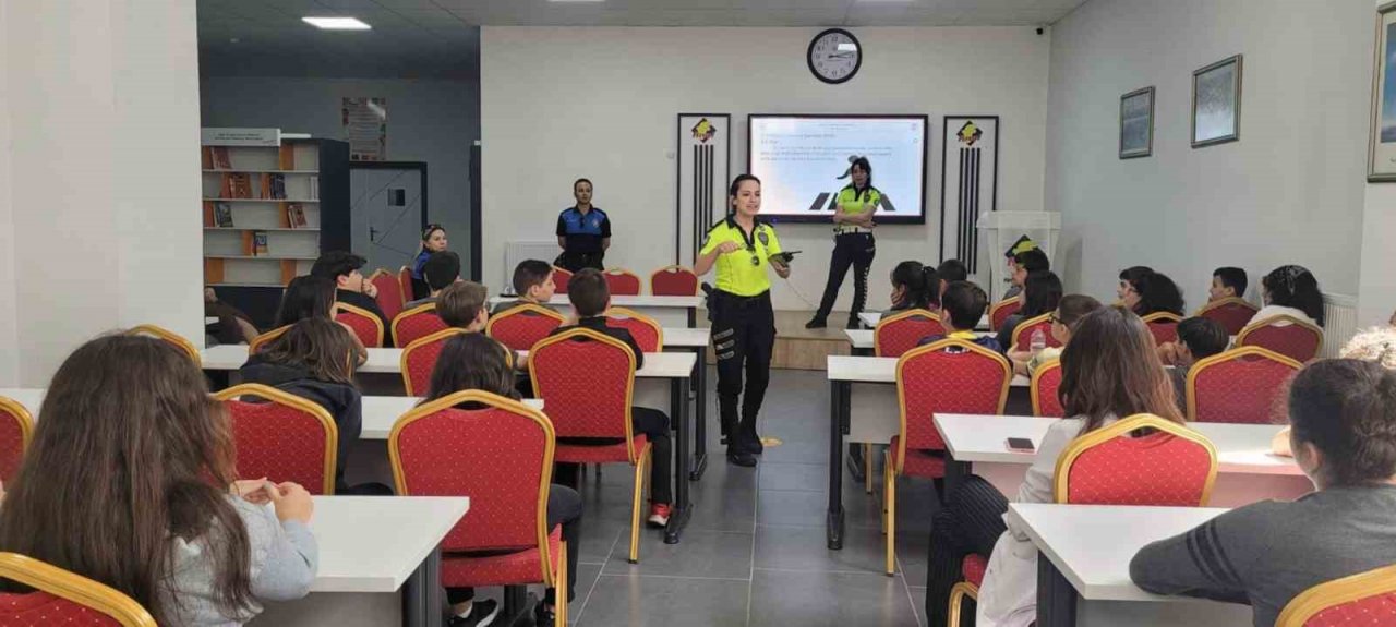 Okullarda trafik bilgilendirme etkinliği