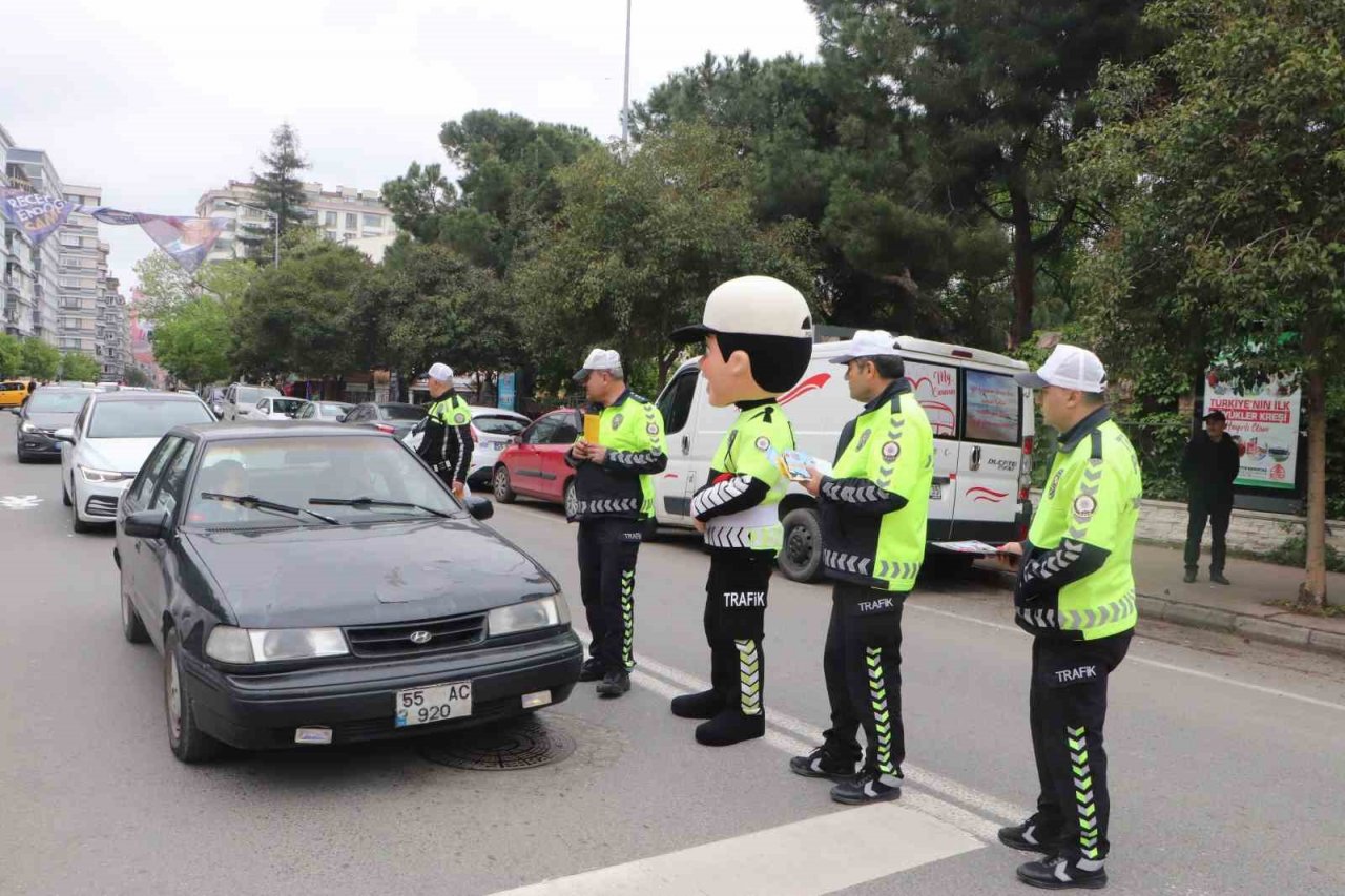 Trafik polislerinden sürücülere ’yaya yolu’ uyarısı: "Öncelik hayatın, öncelik yayanın"