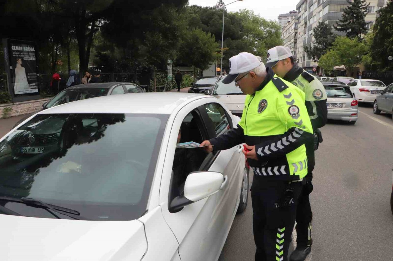 Trafik polislerinden sürücülere ’yaya yolu’ uyarısı: "Öncelik hayatın, öncelik yayanın"