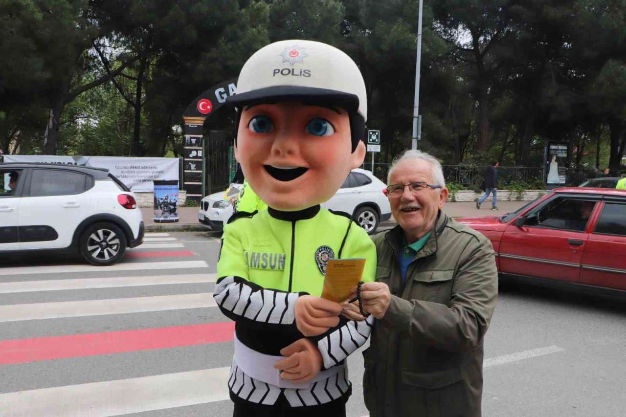 Trafik polislerinden sürücülere ’yaya yolu’ uyarısı: "Öncelik hayatın, öncelik yayanın"