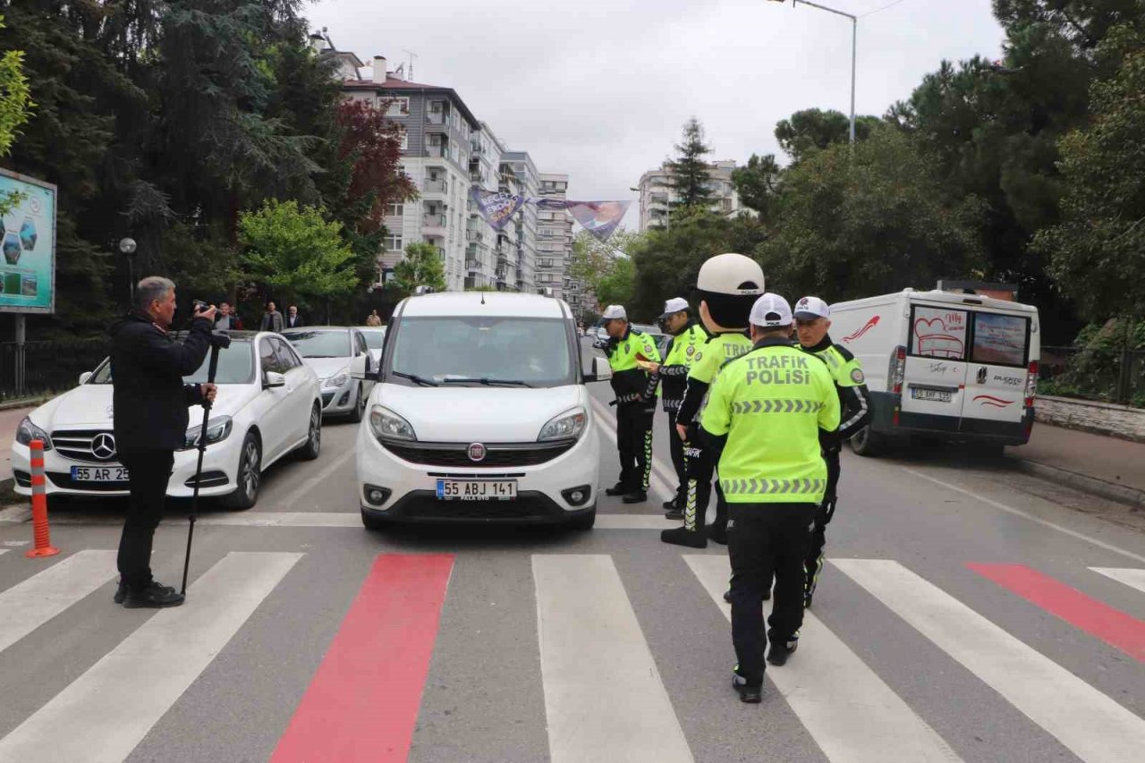 Trafik polislerinden sürücülere ’yaya yolu’ uyarısı: "Öncelik hayatın, öncelik yayanın"