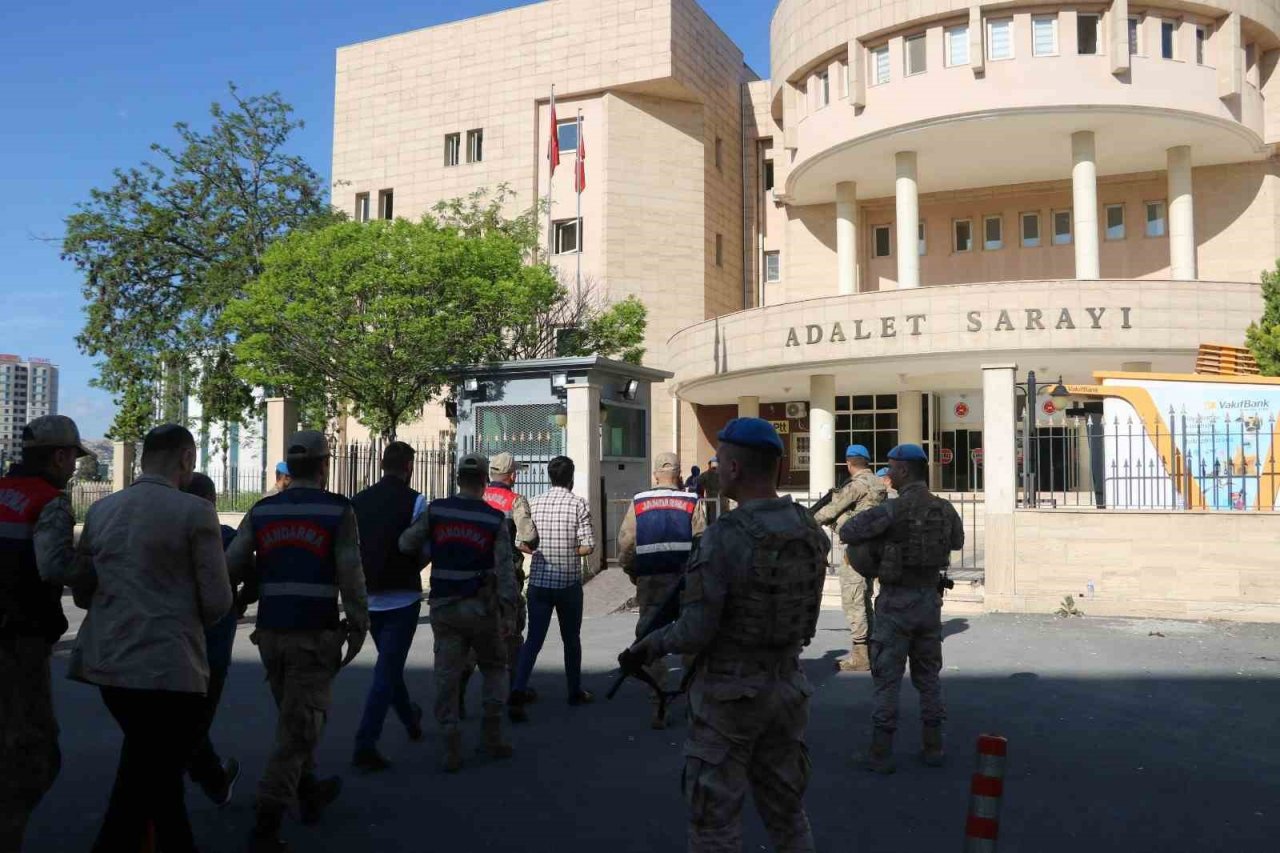 Şanlıurfa’daki seyir halindeki otomobile saldırıda 3 kişi tutuklandı