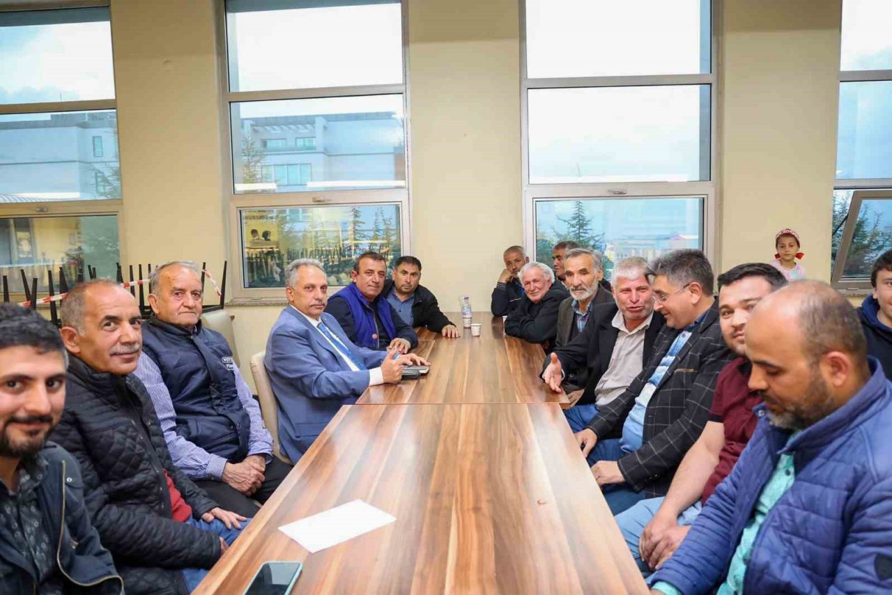Başkan Yalçın ve Kaymakam Dönmez depremzedeleri yalnız bırakmıyor