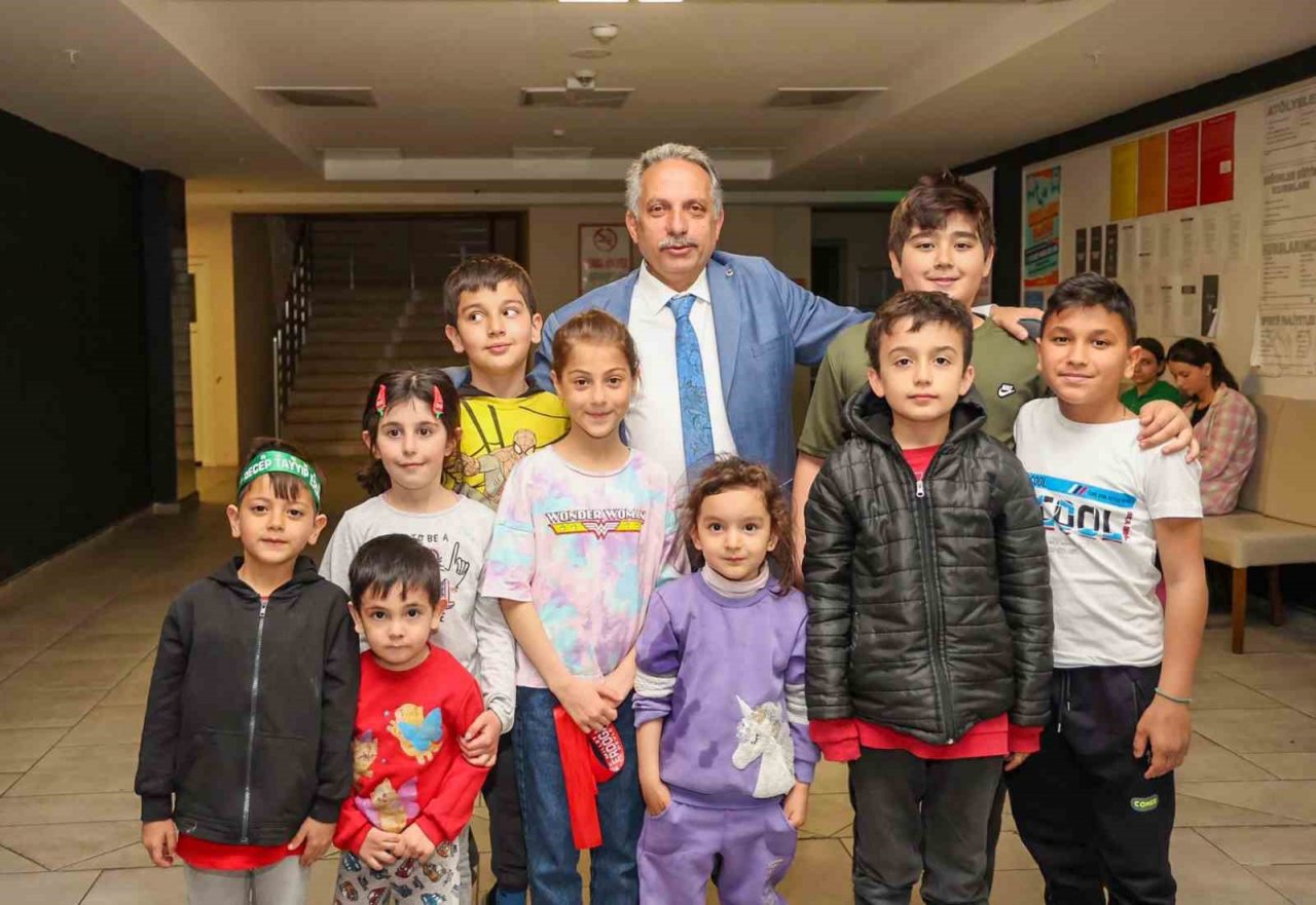 Başkan Yalçın ve Kaymakam Dönmez depremzedeleri yalnız bırakmıyor