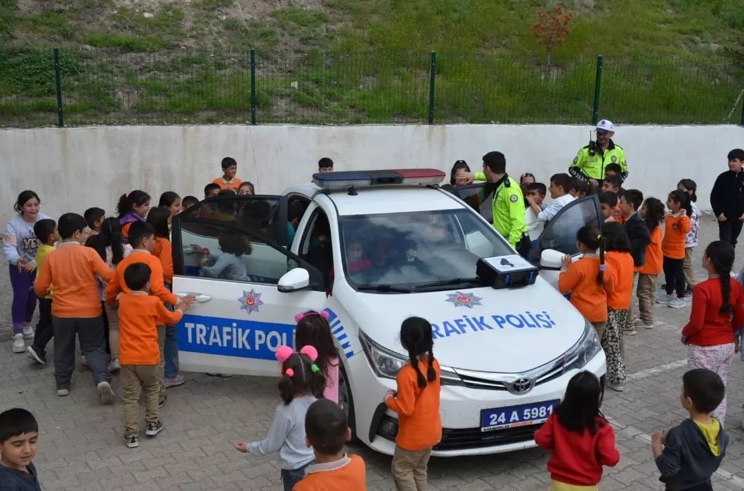 Tercan’da öğrencilere trafik güvenliği eğitimi verildi