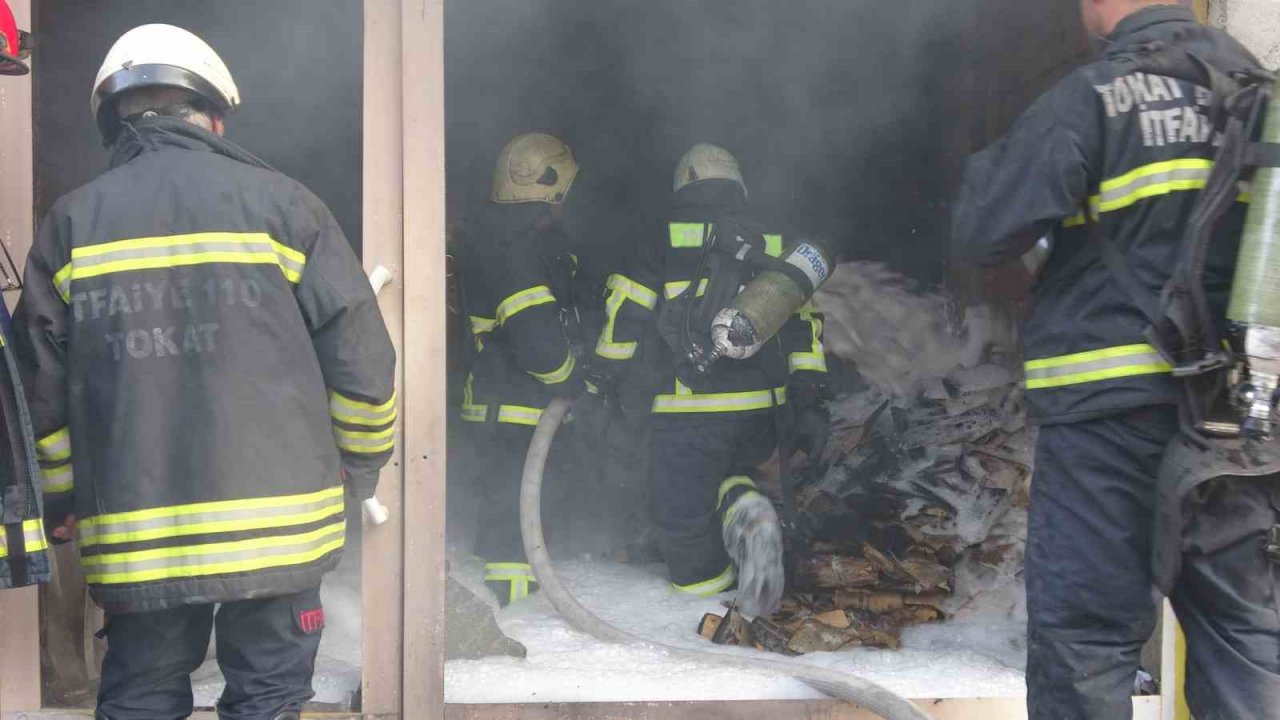 Tokat’ta depo yangını korkuttu