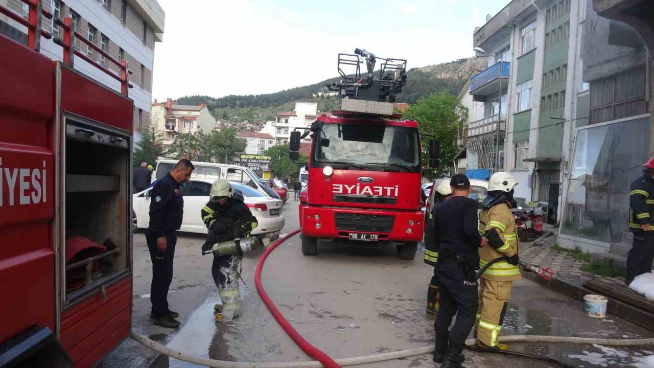 Tokat’ta depo yangını korkuttu