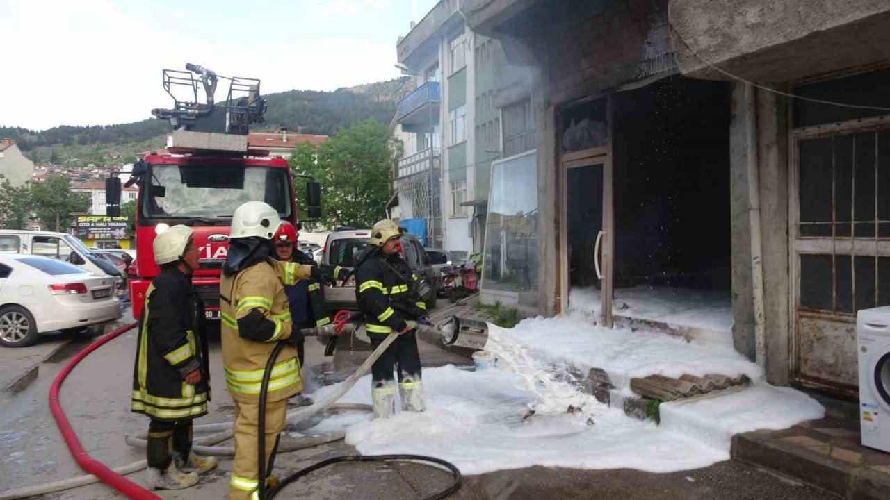 Tokat’ta depo yangını korkuttu