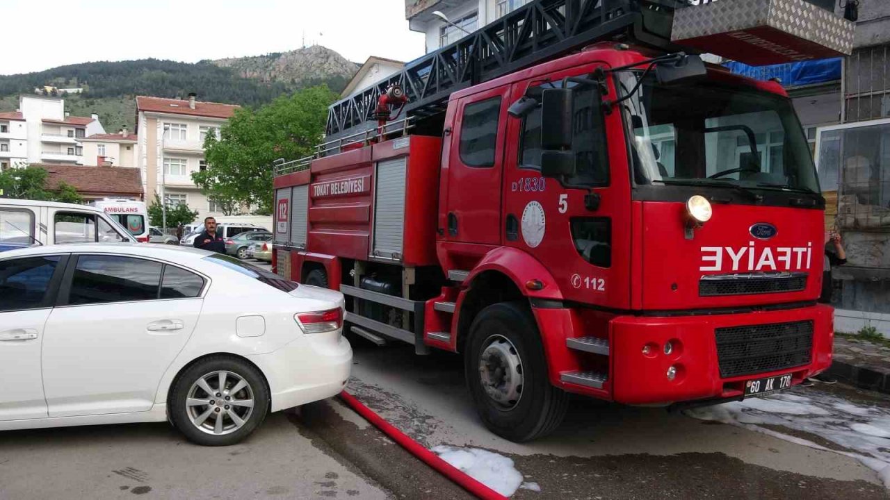 Tokat’ta depo yangını korkuttu