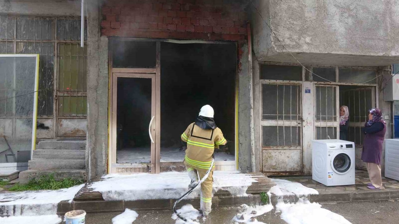 Tokat’ta depo yangını korkuttu