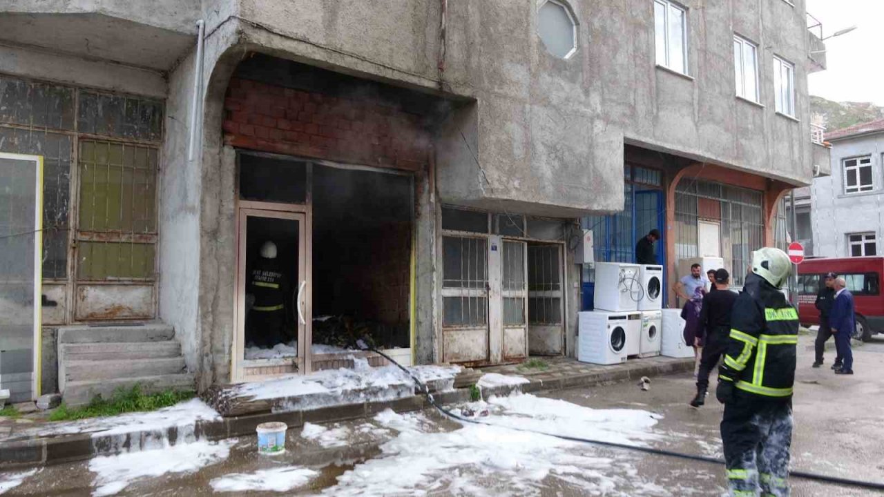 Tokat’ta depo yangını korkuttu