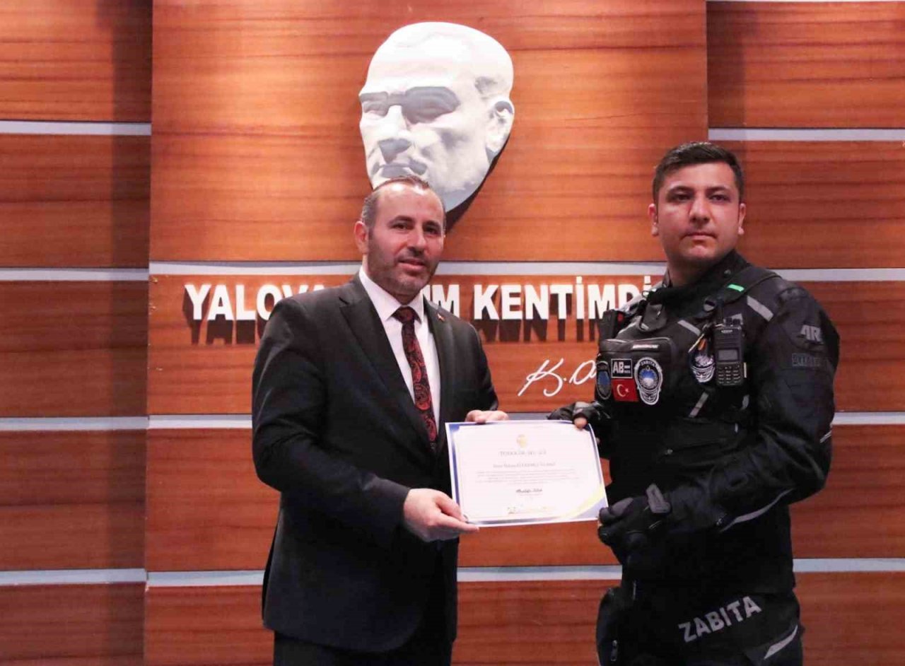 Yalova Belediyesi’nden deprem bölgesinde görev yağan personele teşekkür