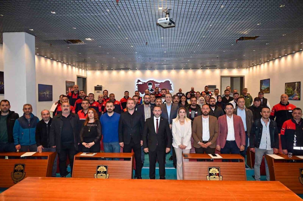 Yalova Belediyesi’nden deprem bölgesinde görev yağan personele teşekkür